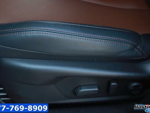 Used 2025 Subaru Forester Touring w/ Popular Package - Touring AWD/4WD image 18