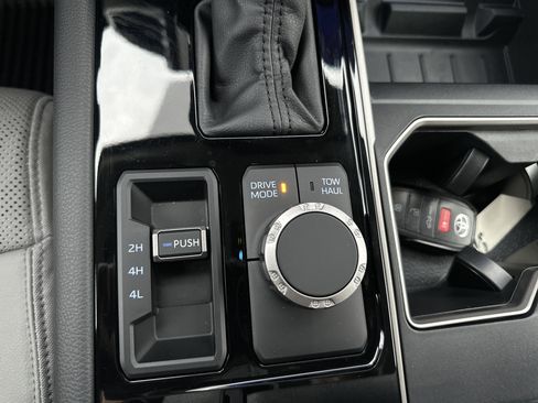 Used 2024 Toyota Tundra Limited image 29