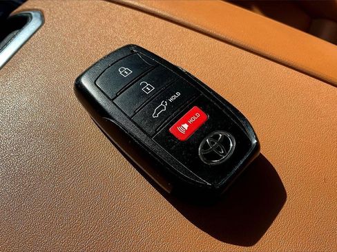 Used 2024 Toyota Highlander Platinum image 35