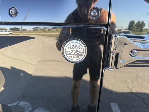 Used 2021 Jeep Gladiator Sport image 16