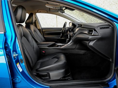 Used 2019 Toyota Camry SE image 34