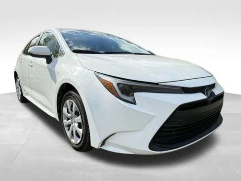 Used 2023 Toyota Corolla LE AWD/4WD image 8