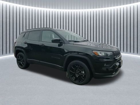 New 2026 Jeep Compass Latitude image 2