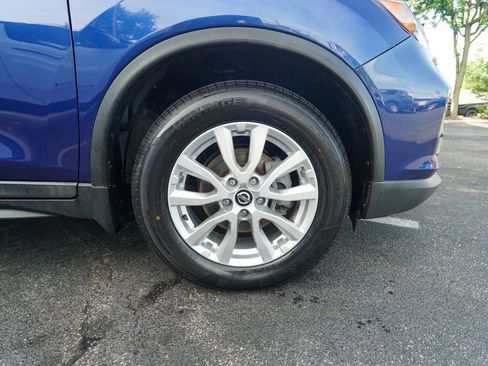Used 2017 Nissan Rogue SV w/ SV Premium Package AWD/4WD image 12