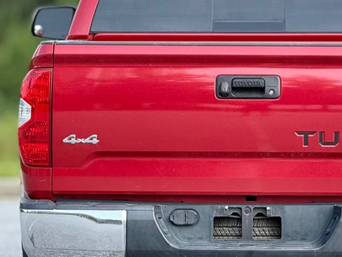 Used 2017 Toyota Tundra SR5 AWD/4WD image 16