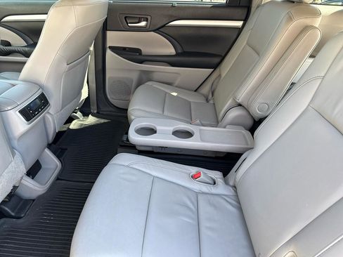 Used 2015 Toyota Highlander XLE FWD image 44