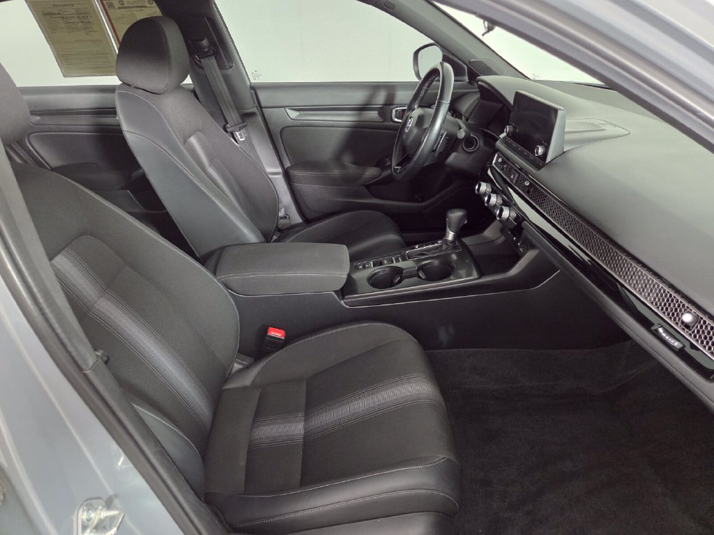Used 2025 Honda Civic Sport image 32