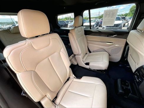 Used 2023 Jeep Grand Cherokee L Limited AWD/4WD image 15