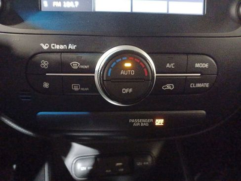 Used 2018 Kia Soul + image 16