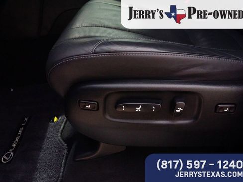 Used 2020 Lexus LX 570 4WD w/ 3rd Row & Luxury Pkg image 20