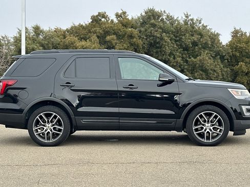 Used 2017 Ford Explorer Sport image 3