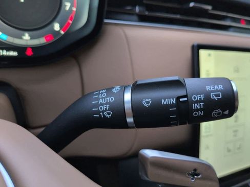 New 2026 Land Rover Range Rover SE image 27