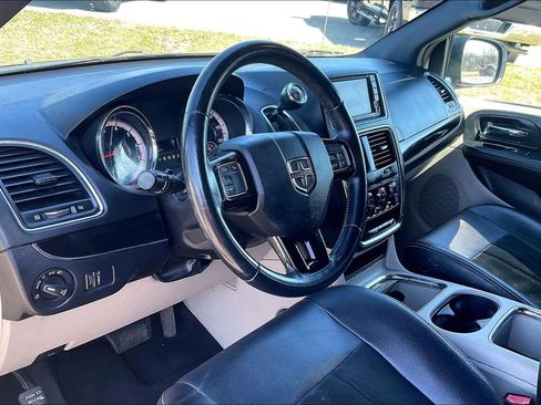 Used 2017 Dodge Grand Caravan SXT FWD image 12