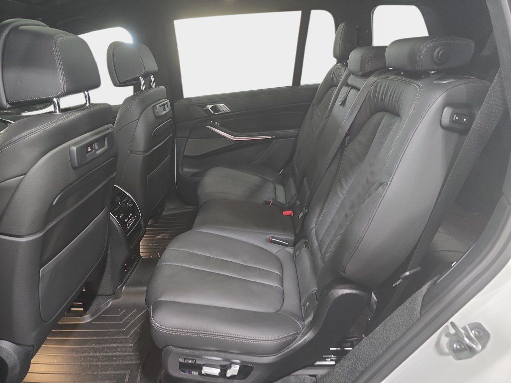 Used 2022 BMW X7 xDrive40i w/ M Sport Package AWD/4WD image 27