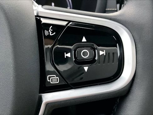 Used 2022 Volvo S60 T8 R-Design w/ Advanced Package image 27