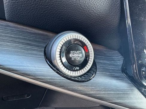 Used 2024 Jeep Wagoneer L Series III w/ Flexible Seating Group image 25