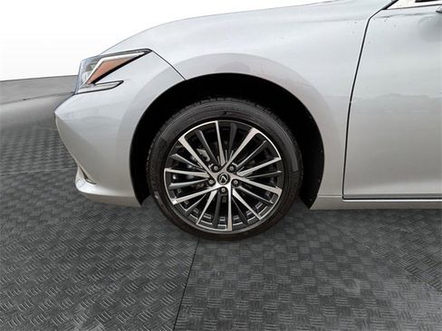 Used 2025 Lexus ES 300h w/ Premium Package image 13