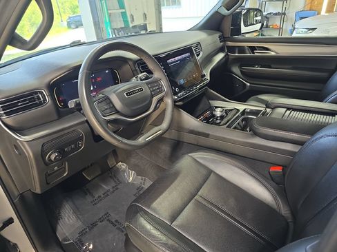 Used 2024 Jeep Wagoneer Series II AWD/4WD image 18