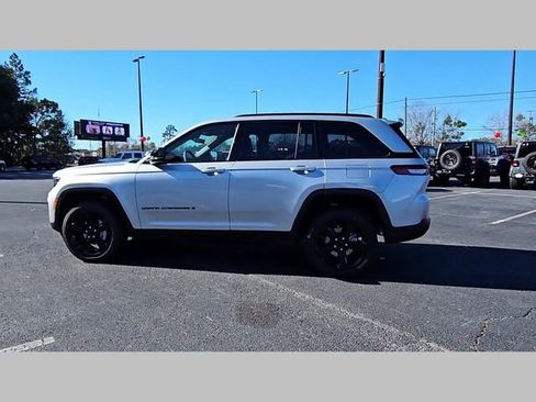 New 2025 Jeep Grand Cherokee Altitude image 26