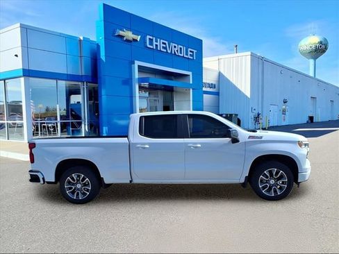Used 2024 Chevrolet Silverado 1500 RST image 2