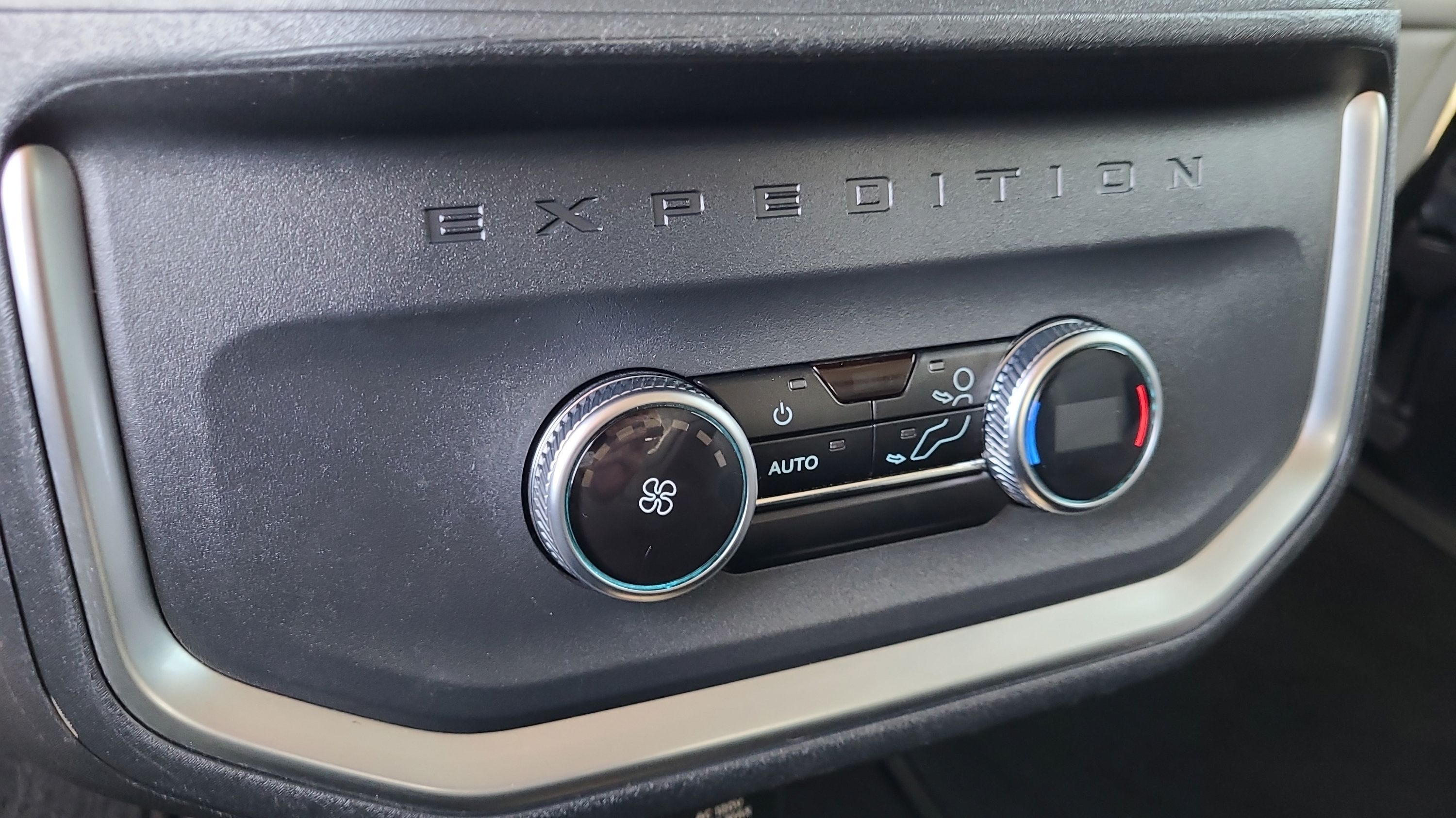 Used 2025 Ford Expedition Active AWD/4WD image 17