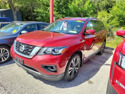 Used 2020 Nissan Pathfinder Platinum image 3