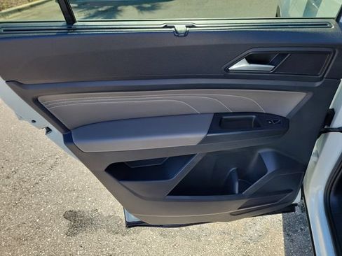 Certified 2023 Volkswagen Atlas SE w/ Black Wheel Package FWD image 9