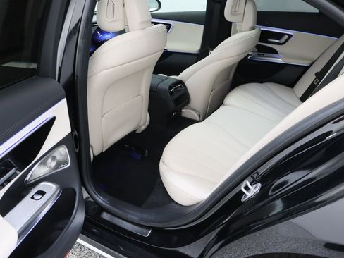 Used 2025 Mercedes-Benz E 350 Sedan image 29