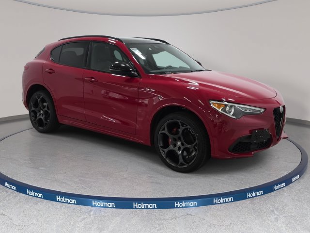 Used 2022 Alfa Romeo Stelvio Veloce AWD/4WD image 4