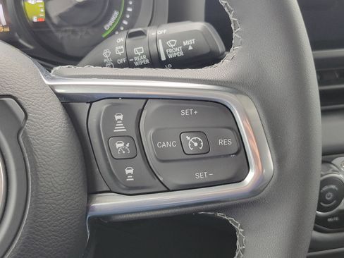Used 2025 Jeep Wrangler Unlimited Sahara w/ Safety Group AWD/4WD image 12