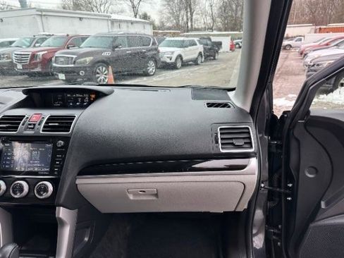 Used 2017 Subaru Forester 2.5i Limited image 38