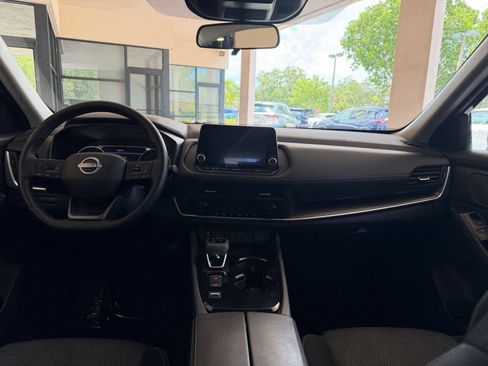 Used 2025 Nissan Rogue SV FWD image 29