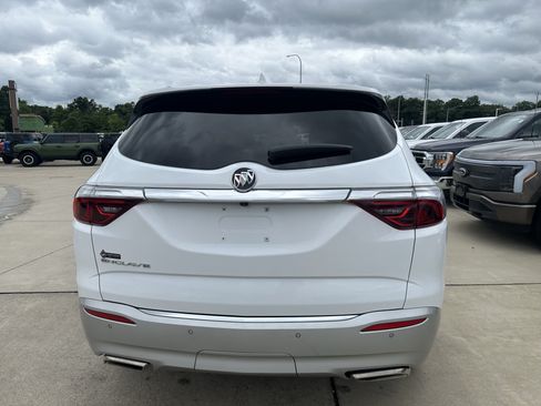 Used 2024 Buick Enclave Essence FWD image 11
