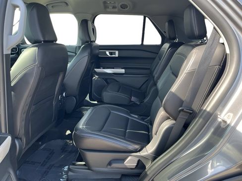 Used 2021 Ford Explorer XLT w/ Equipment Group 202A AWD/4WD image 18