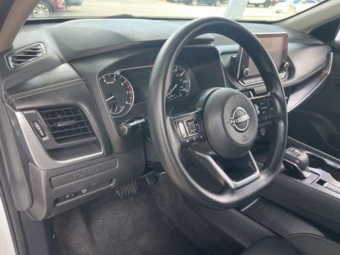 Used 2024 Nissan Rogue S FWD image 9
