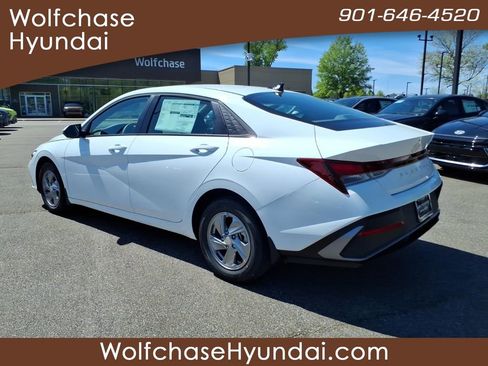 New 2026 Hyundai Elantra SE FWD image 3