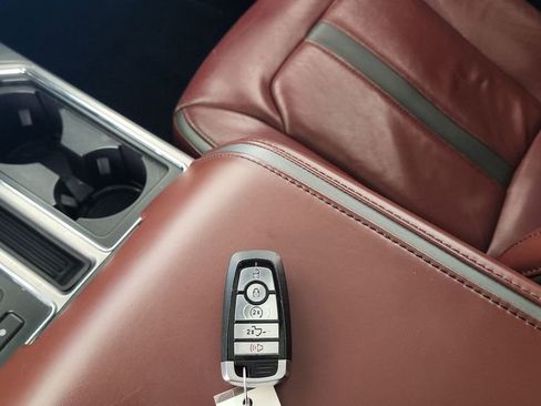 Used 2018 Ford F150 Platinum w/ Equipment Group 701A Luxury image 15