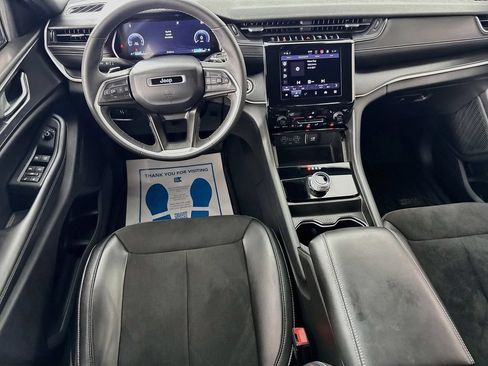 Used 2023 Jeep Grand Cherokee Altitude RWD image 28