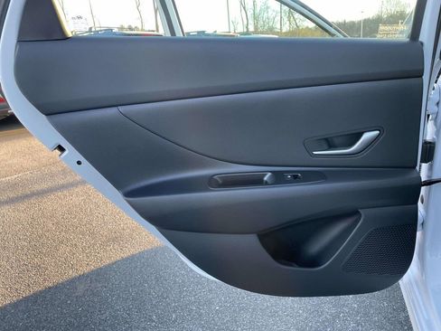 Certified 2025 Hyundai Elantra Blue image 2