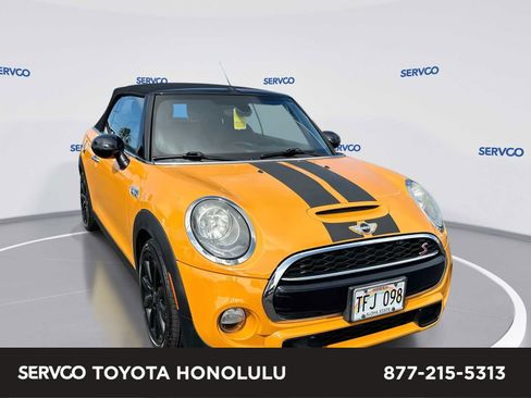 Used 2017 MINI Cooper S FWD image 1