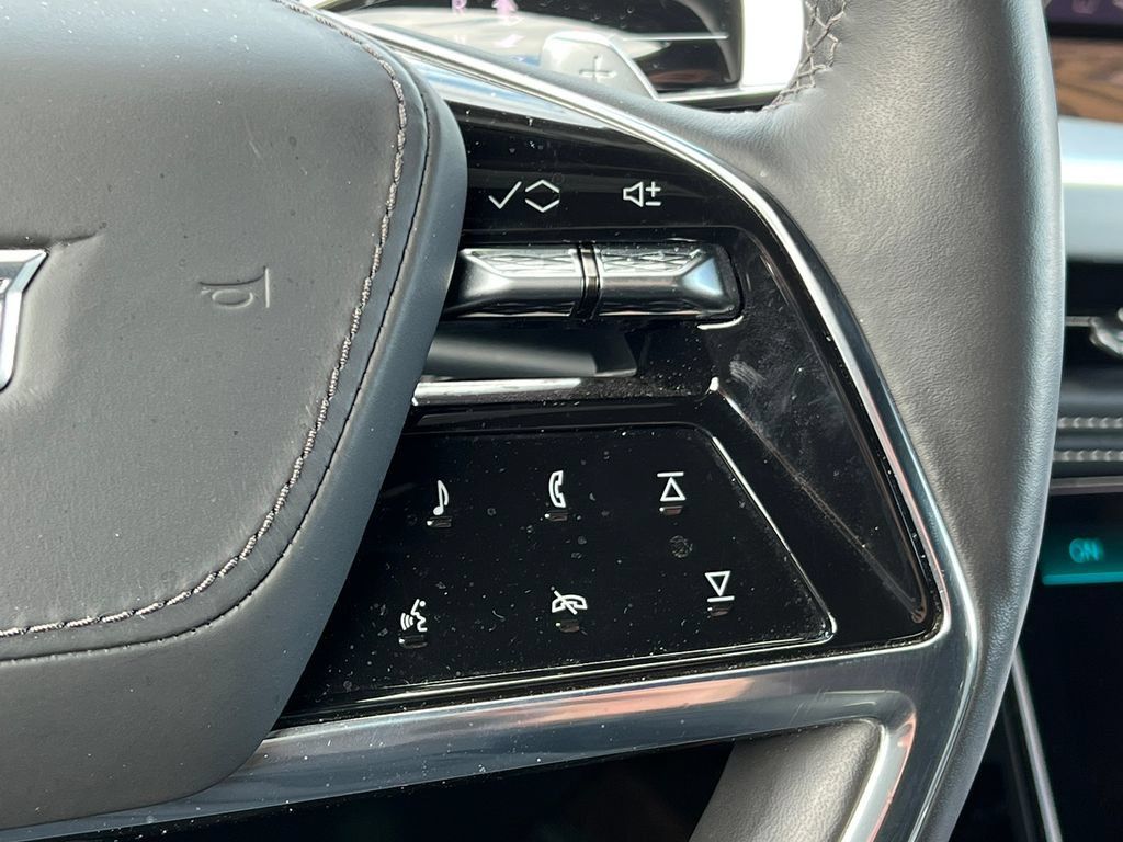 Certified 2025 Cadillac Escalade Sport Platinum w/ LPO, Floor Liner Package AWD/4WD image 27