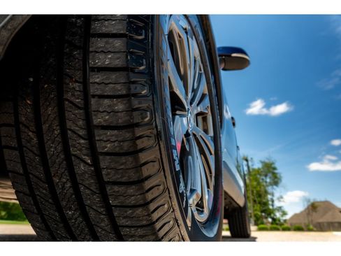 Used 2022 Toyota RAV4 XLE Premium AWD/4WD image 9