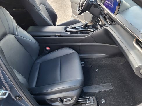 Certified 2025 Toyota Crown Limited w/ Advanced Technology Package image 23