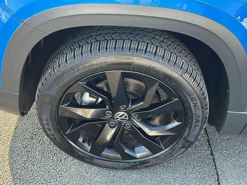 Used 2022 Volkswagen Taos SE image 5