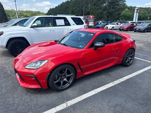 Used 2023 Toyota GR86 Premium w/ ALL Weather Mat Package (TMS) RWD image 4