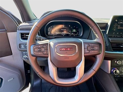 Used 2023 GMC Yukon SLT w/ SLT Premium Package image 11