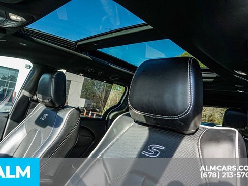 Used 2025 Chrysler Pacifica Limited image 19