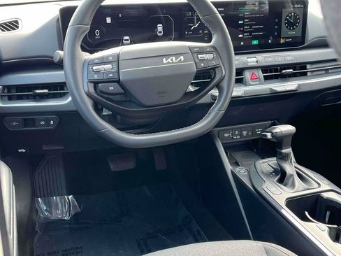 Used 2025 Kia K4 EX FWD image 2
