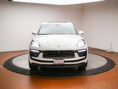 Certified 2023 Porsche Macan AWD/4WD image 3