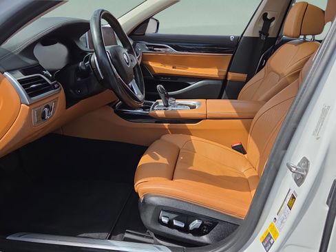 Used 2020 BMW 745e xDrive AWD/4WD image 33